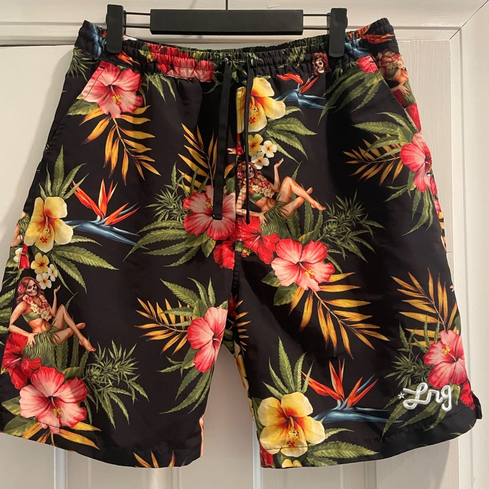 LRG Lifted Research men’s swim trunks. Size Medium. Skull head woman. Poly